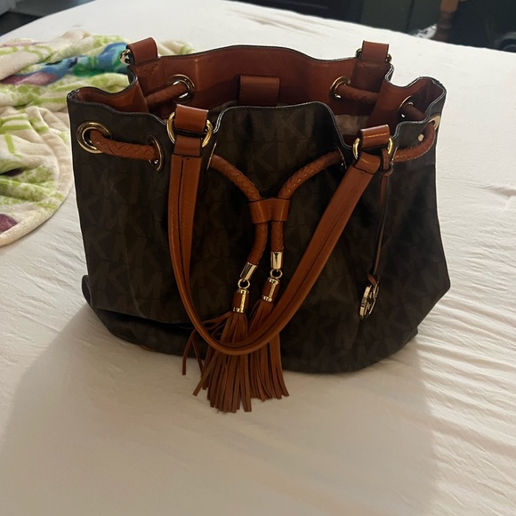 Michael Kors Handbags - Stylish Michael Kors Jet Set Large Gathered Tote